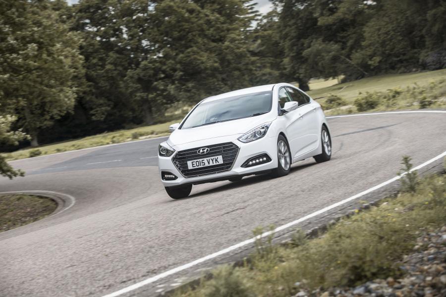  Hyundai i40 Sedan 2015 года  (UK) (фото 19 из 22)